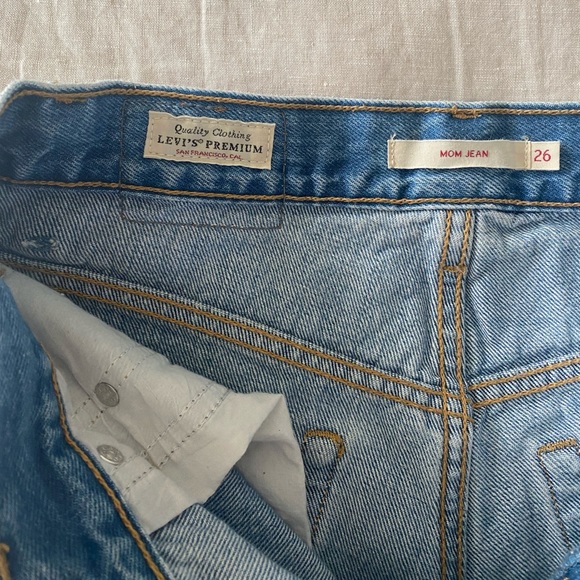Levi’s Straight Mom Jean - Picture 10 of 10